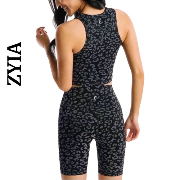 ZYIA Pants - Zyia Black Leopard Reflective Hustle Shorts 7”